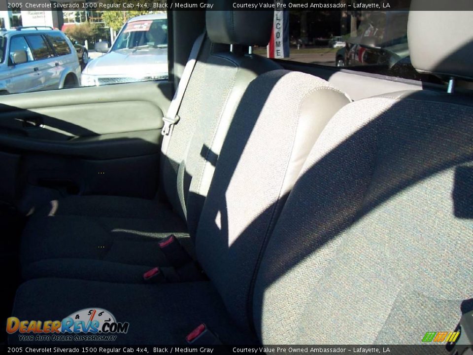 2005 Chevrolet Silverado 1500 Regular Cab 4x4 Black / Medium Gray Photo #8