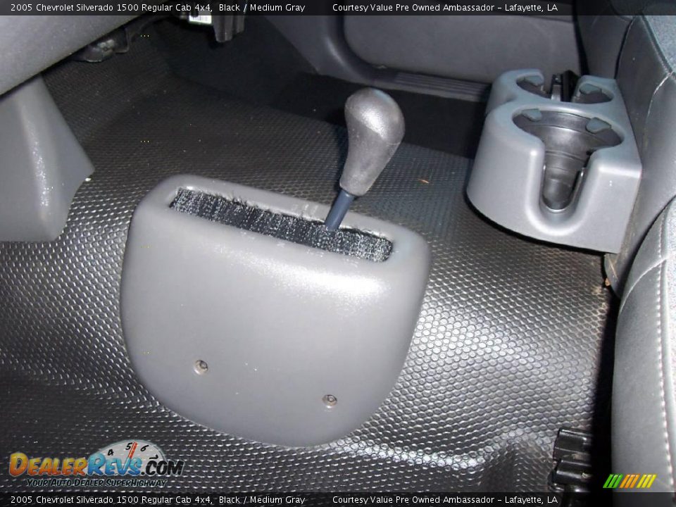 2005 Chevrolet Silverado 1500 Regular Cab 4x4 Black / Medium Gray Photo #10