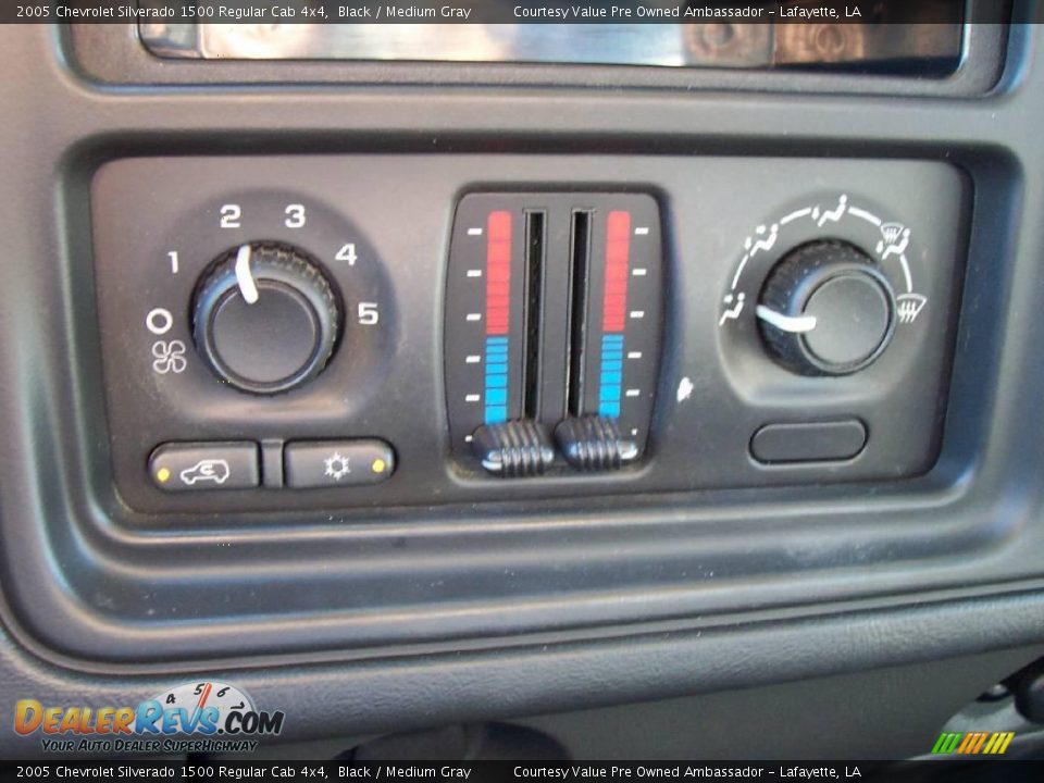 2005 Chevrolet Silverado 1500 Regular Cab 4x4 Black / Medium Gray Photo #13