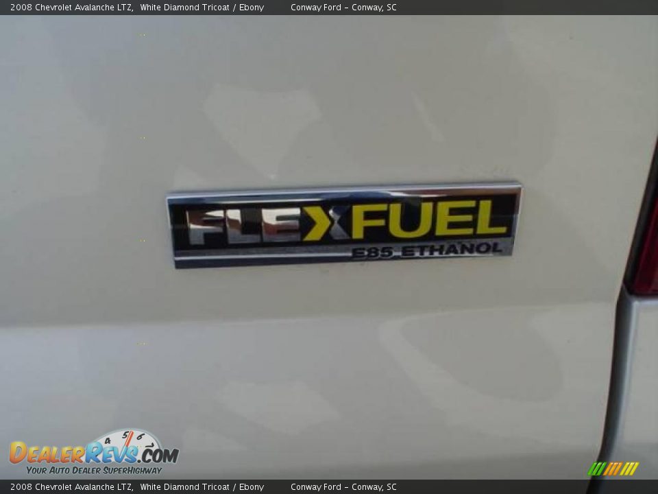 2008 Chevrolet Avalanche LTZ White Diamond Tricoat / Ebony Photo #17