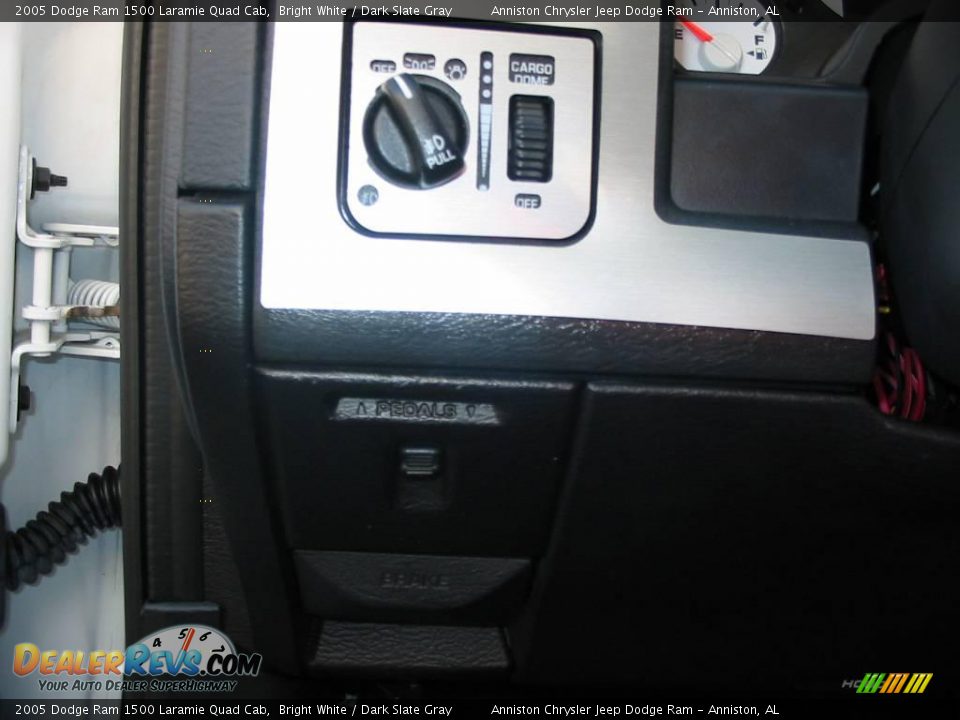 2005 Dodge Ram 1500 Laramie Quad Cab Bright White / Dark Slate Gray Photo #18