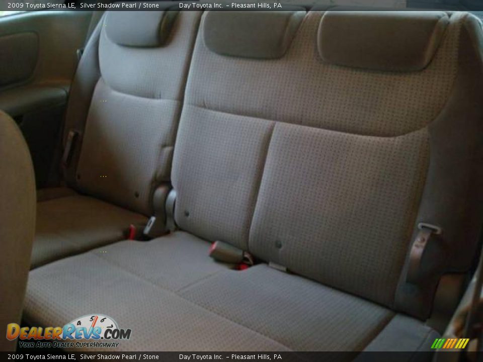 2009 Toyota Sienna LE Silver Shadow Pearl / Stone Photo #10