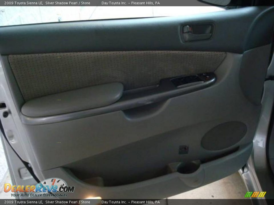 2009 Toyota Sienna LE Silver Shadow Pearl / Stone Photo #12