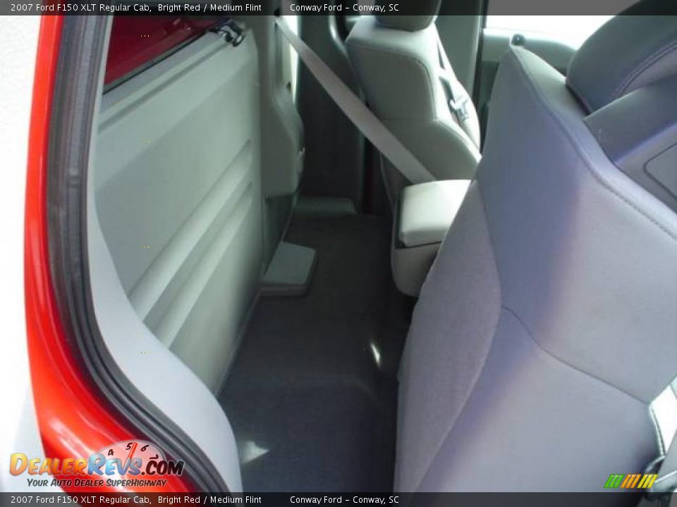 2007 Ford F150 XLT Regular Cab Bright Red / Medium Flint Photo #17