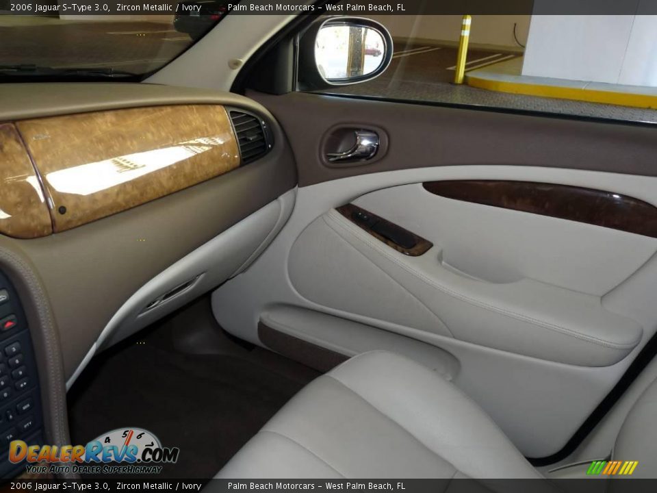 2006 Jaguar S-Type 3.0 Zircon Metallic / Ivory Photo #29