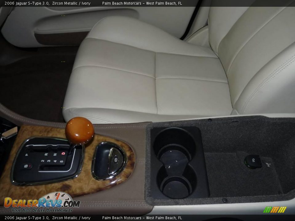2006 Jaguar S-Type 3.0 Zircon Metallic / Ivory Photo #32