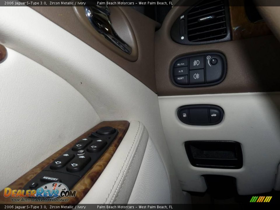 2006 Jaguar S-Type 3.0 Zircon Metallic / Ivory Photo #34