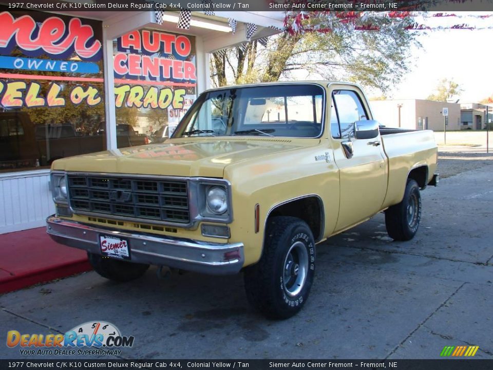 Front 3/4 View of 1977 Chevrolet C/K K10 Custom Deluxe Regular Cab 4x4 Photo #3