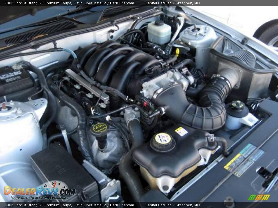 2006 Ford Mustang GT Premium Coupe Satin Silver Metallic / Dark Charcoal Photo #9