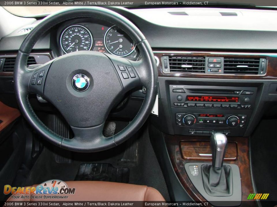 2006 BMW 3 Series 330xi Sedan Alpine White / Terra/Black Dakota Leather Photo #9