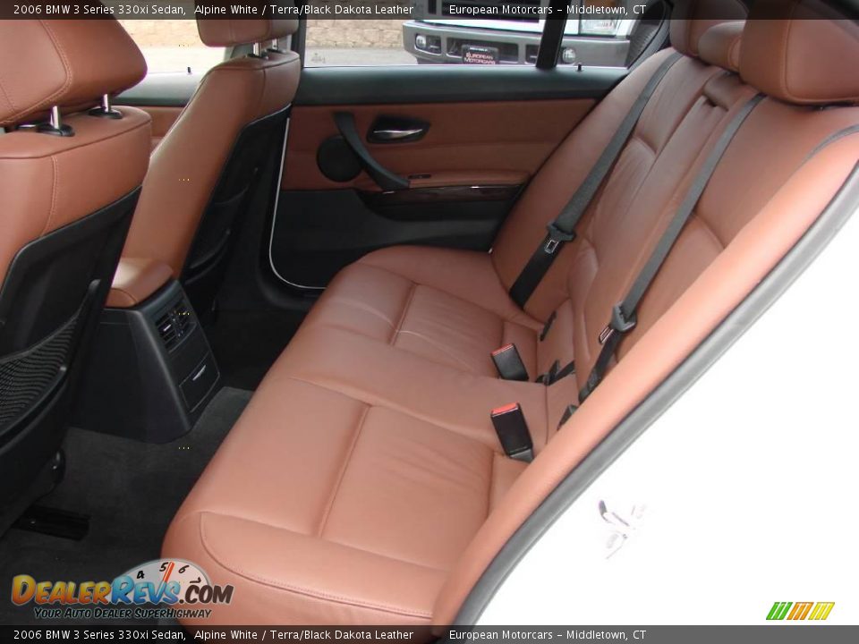 2006 BMW 3 Series 330xi Sedan Alpine White / Terra/Black Dakota Leather Photo #12