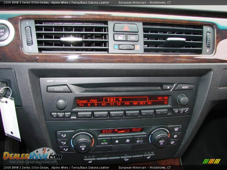 2006 BMW 3 Series 330xi Sedan Alpine White / Terra/Black Dakota Leather Photo #15