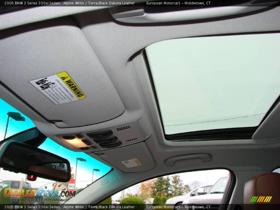 2006 BMW 3 Series 330xi Sedan Alpine White / Terra/Black Dakota Leather Photo #17
