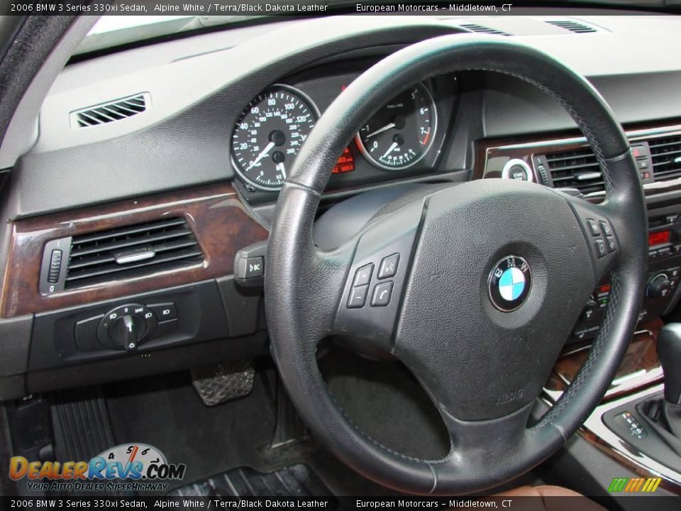 2006 BMW 3 Series 330xi Sedan Alpine White / Terra/Black Dakota Leather Photo #18
