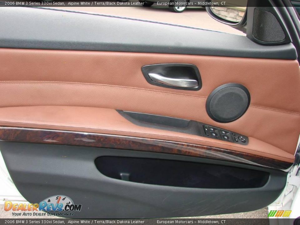 2006 BMW 3 Series 330xi Sedan Alpine White / Terra/Black Dakota Leather Photo #19
