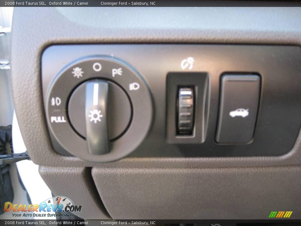 2008 Ford Taurus SEL Oxford White / Camel Photo #24