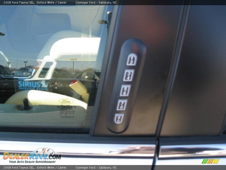 2008 Ford Taurus SEL Oxford White / Camel Photo #25