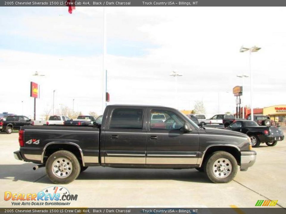 2005 Chevrolet Silverado 1500 LS Crew Cab 4x4 Black / Dark Charcoal Photo #4