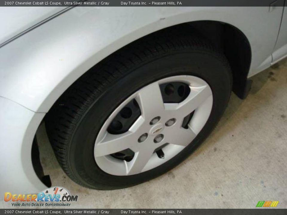 2007 Chevrolet Cobalt LS Coupe Ultra Silver Metallic / Gray Photo #7