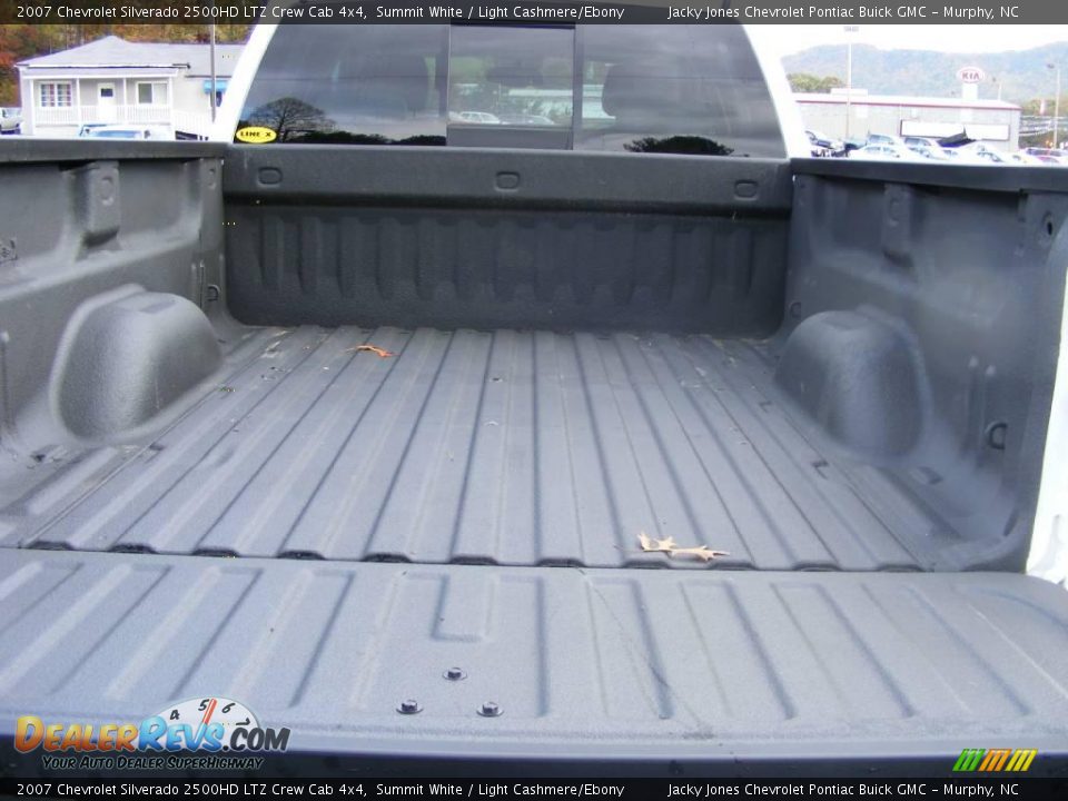 2007 Chevrolet Silverado 2500HD LTZ Crew Cab 4x4 Summit White / Light Cashmere/Ebony Photo #9