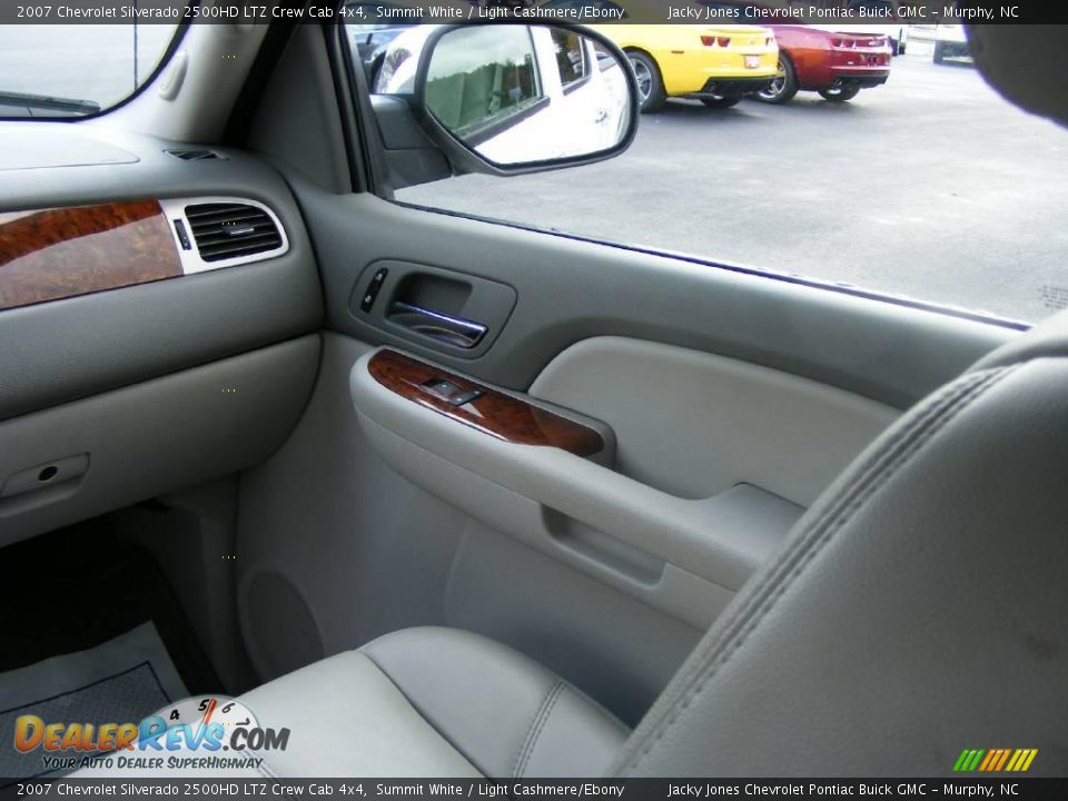 2007 Chevrolet Silverado 2500HD LTZ Crew Cab 4x4 Summit White / Light Cashmere/Ebony Photo #16