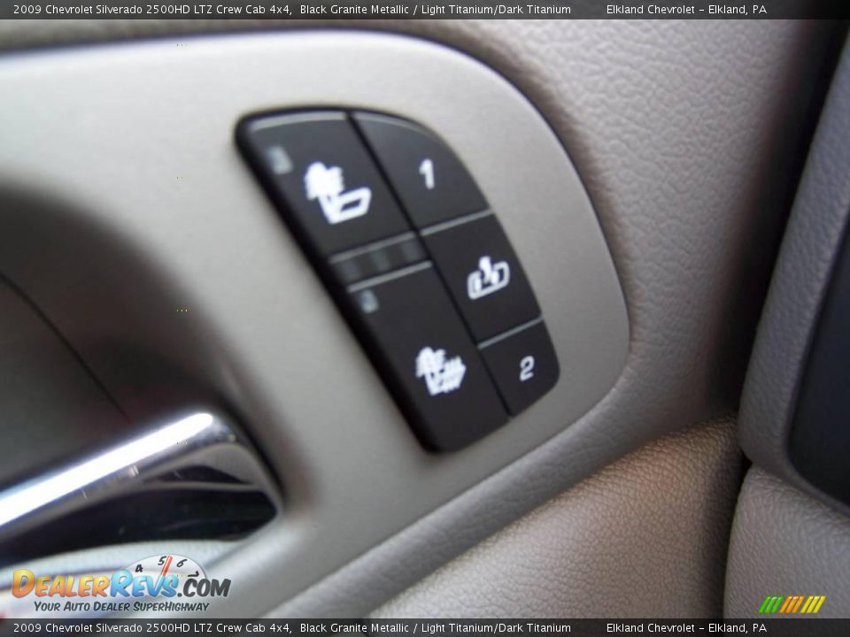 2009 Chevrolet Silverado 2500HD LTZ Crew Cab 4x4 Black Granite Metallic / Light Titanium/Dark Titanium Photo #17