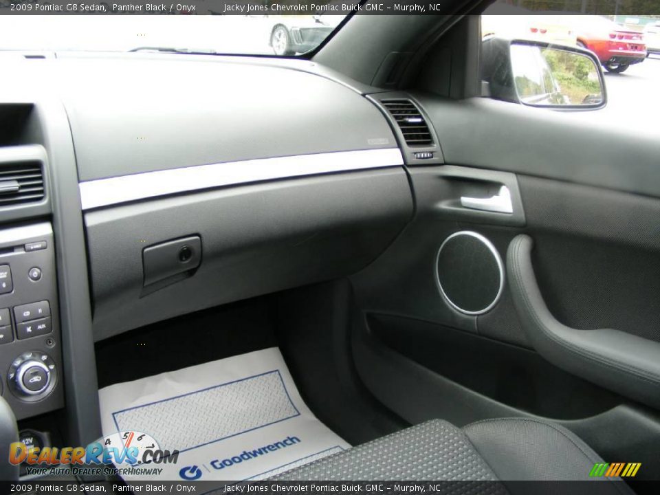 2009 Pontiac G8 Sedan Panther Black / Onyx Photo #16