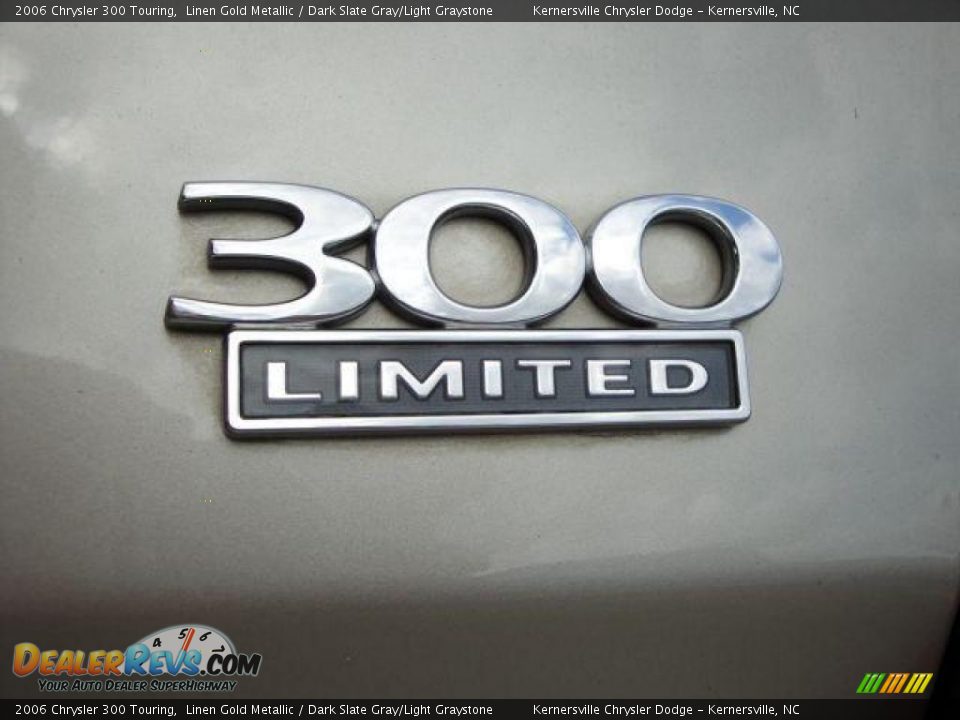 2006 Chrysler 300 Touring Linen Gold Metallic / Dark Slate Gray/Light Graystone Photo #12