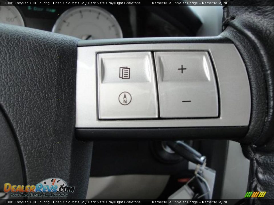 2006 Chrysler 300 Touring Linen Gold Metallic / Dark Slate Gray/Light Graystone Photo #25