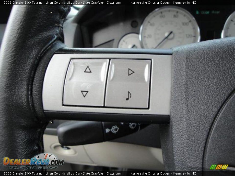 2006 Chrysler 300 Touring Linen Gold Metallic / Dark Slate Gray/Light Graystone Photo #26