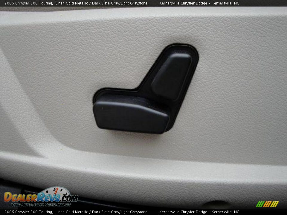 2006 Chrysler 300 Touring Linen Gold Metallic / Dark Slate Gray/Light Graystone Photo #29