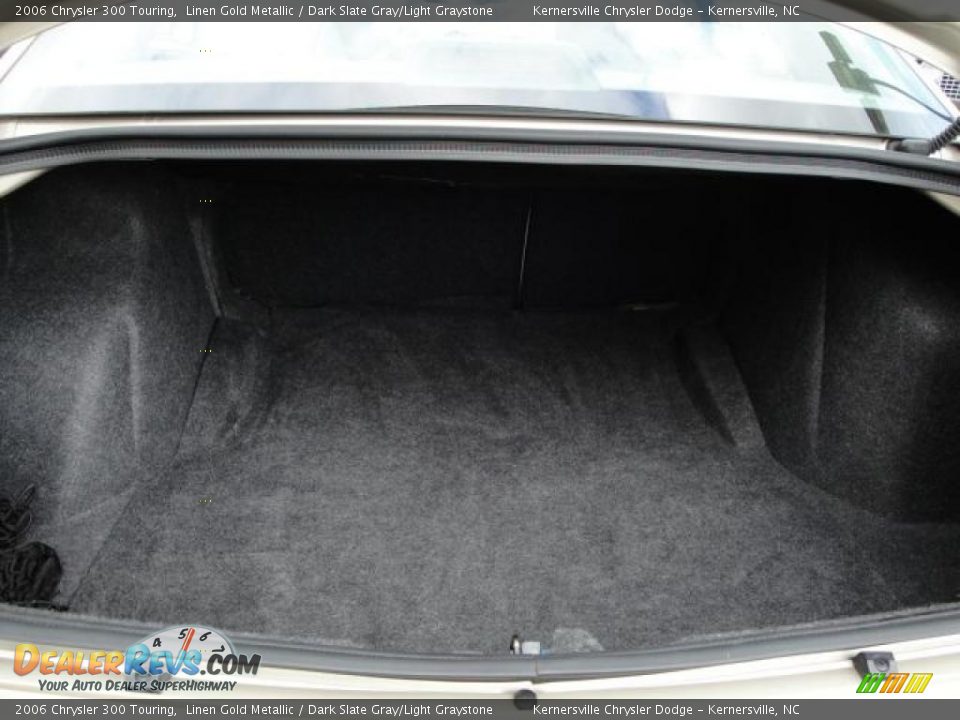 2006 Chrysler 300 Touring Linen Gold Metallic / Dark Slate Gray/Light Graystone Photo #32