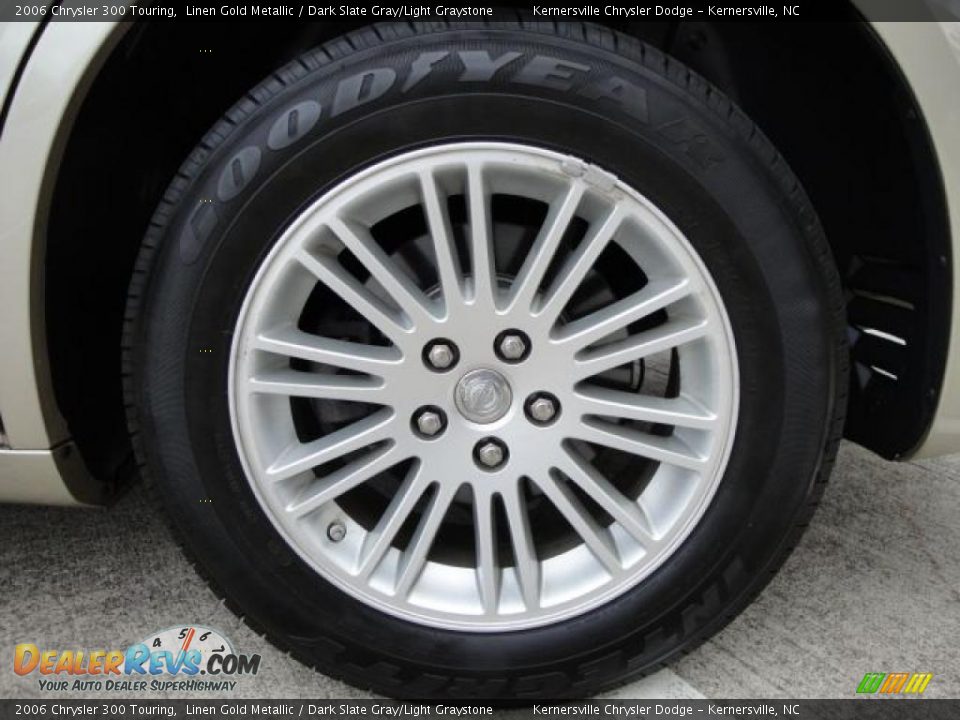 2006 Chrysler 300 Touring Linen Gold Metallic / Dark Slate Gray/Light Graystone Photo #34