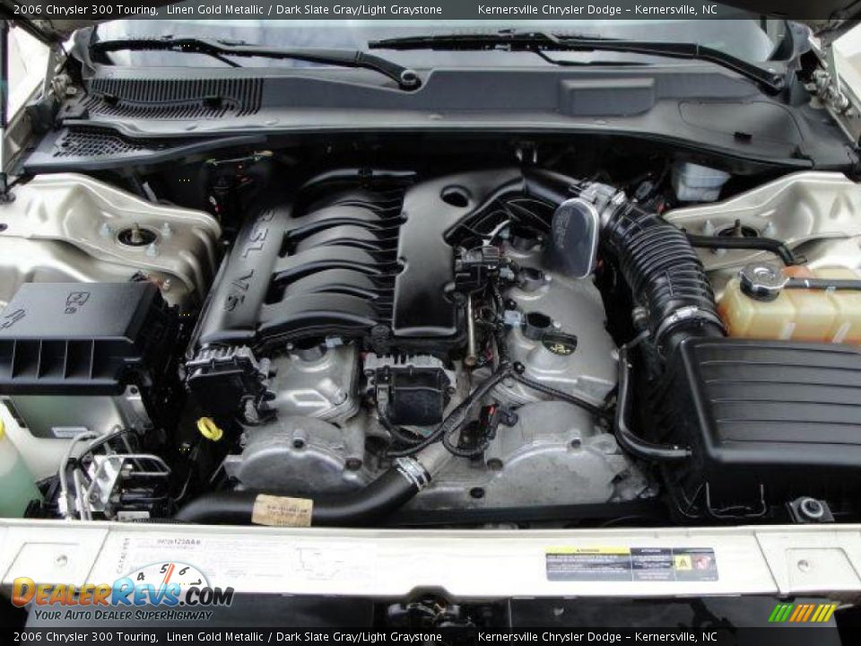 2006 Chrysler 300 Touring Linen Gold Metallic / Dark Slate Gray/Light Graystone Photo #36