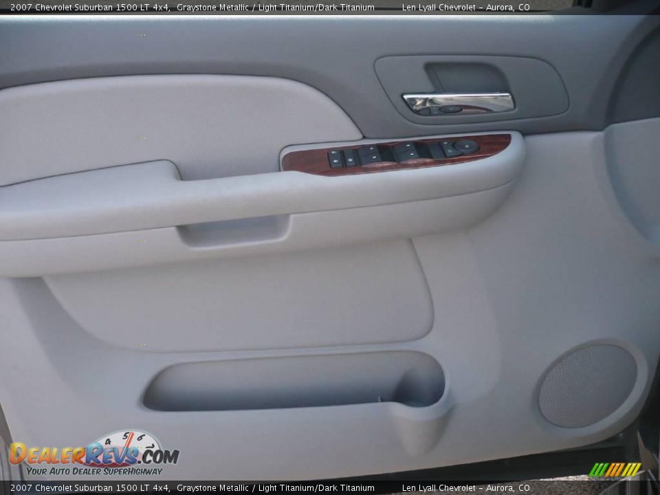 2007 Chevrolet Suburban 1500 LT 4x4 Graystone Metallic / Light Titanium/Dark Titanium Photo #7