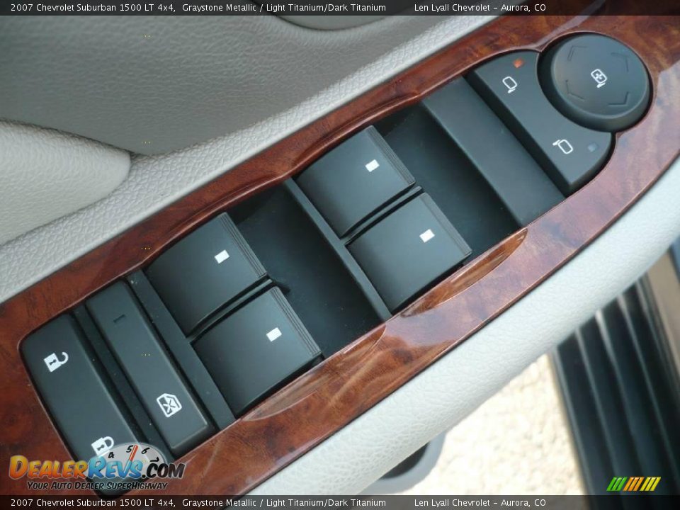 2007 Chevrolet Suburban 1500 LT 4x4 Graystone Metallic / Light Titanium/Dark Titanium Photo #8