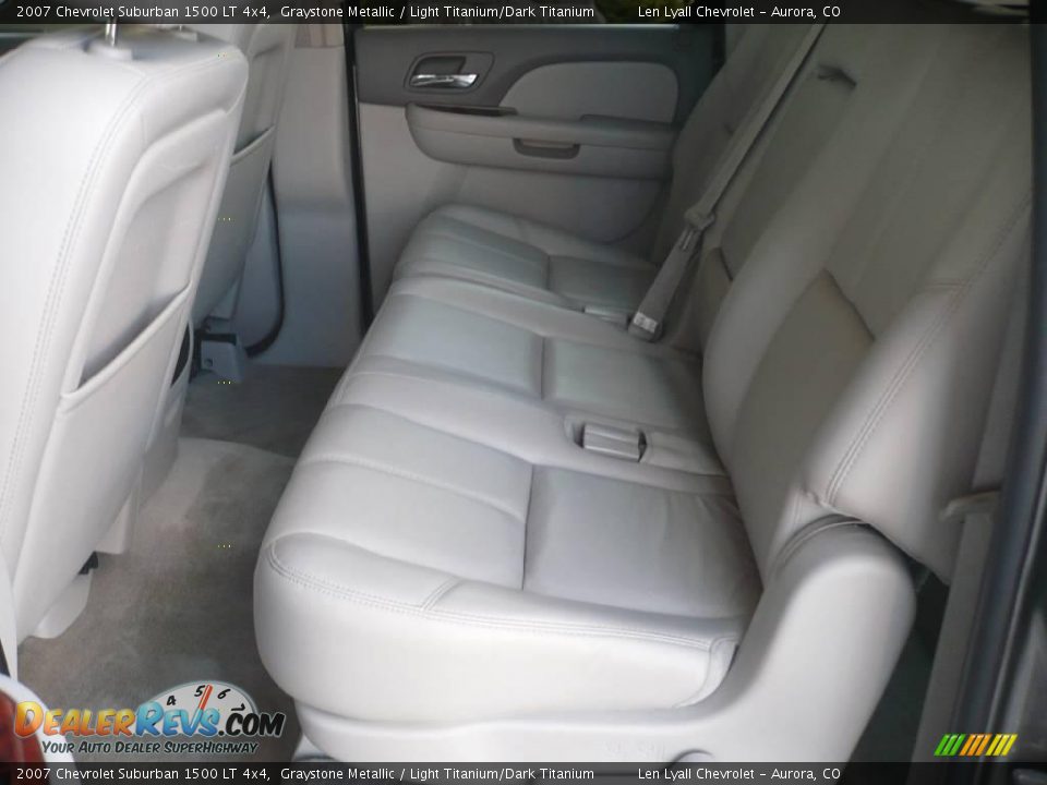 2007 Chevrolet Suburban 1500 LT 4x4 Graystone Metallic / Light Titanium/Dark Titanium Photo #10