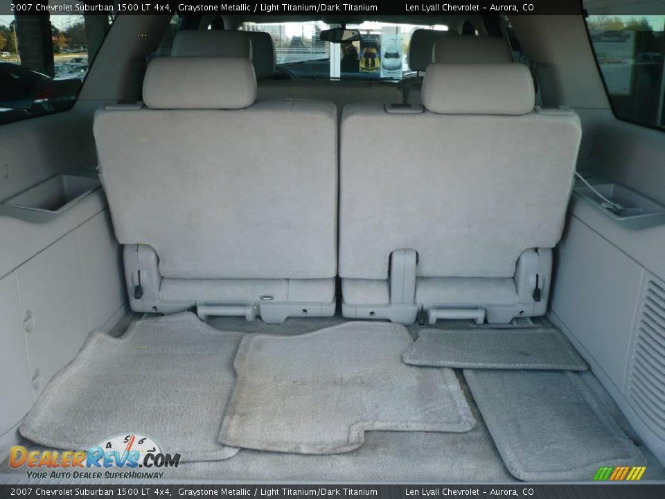 2007 Chevrolet Suburban 1500 LT 4x4 Graystone Metallic / Light Titanium/Dark Titanium Photo #11