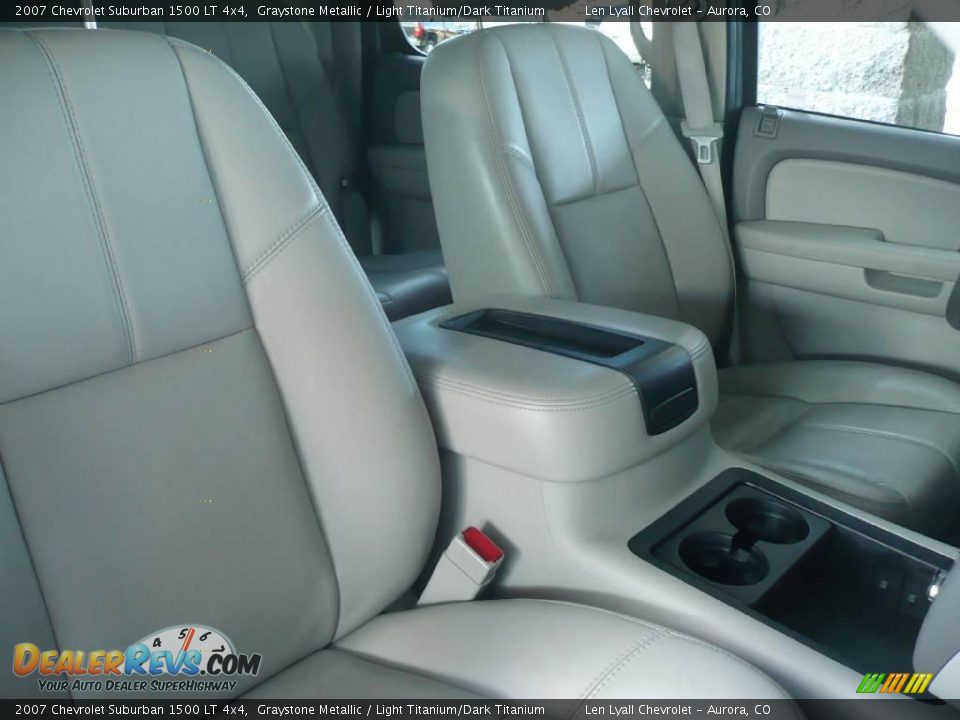 2007 Chevrolet Suburban 1500 LT 4x4 Graystone Metallic / Light Titanium/Dark Titanium Photo #15