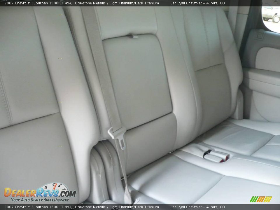 2007 Chevrolet Suburban 1500 LT 4x4 Graystone Metallic / Light Titanium/Dark Titanium Photo #16
