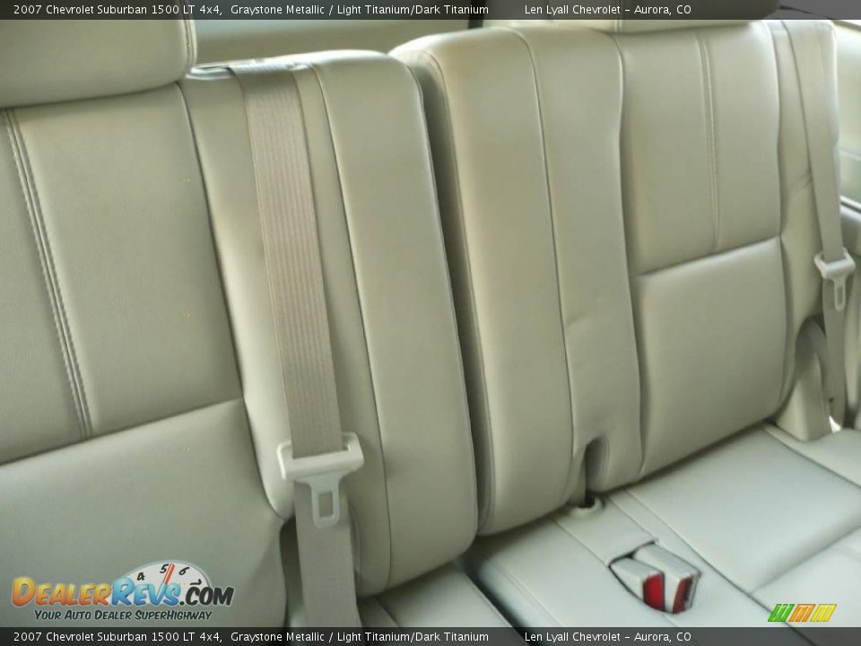 2007 Chevrolet Suburban 1500 LT 4x4 Graystone Metallic / Light Titanium/Dark Titanium Photo #17