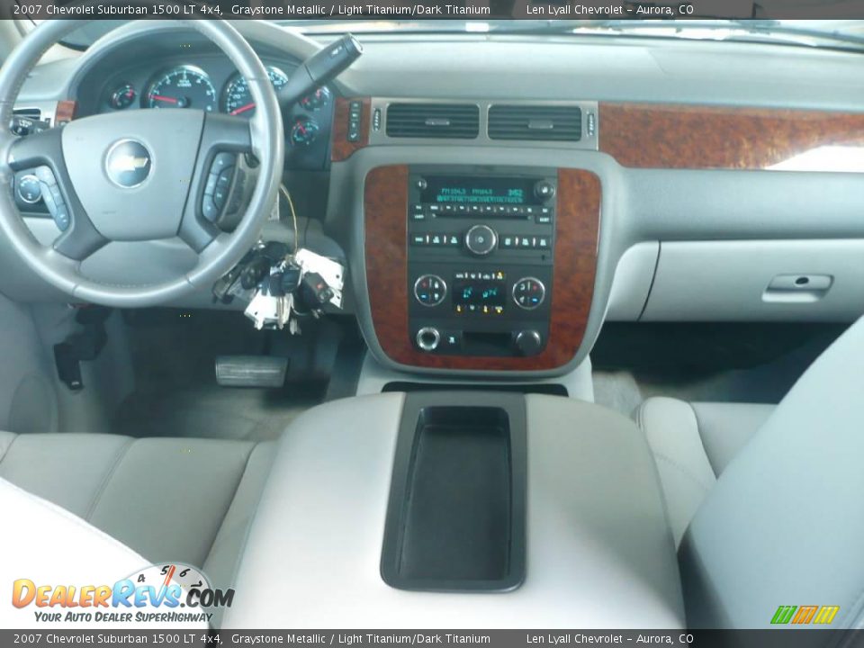 2007 Chevrolet Suburban 1500 LT 4x4 Graystone Metallic / Light Titanium/Dark Titanium Photo #18