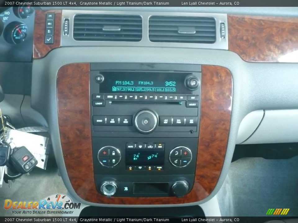 2007 Chevrolet Suburban 1500 LT 4x4 Graystone Metallic / Light Titanium/Dark Titanium Photo #20