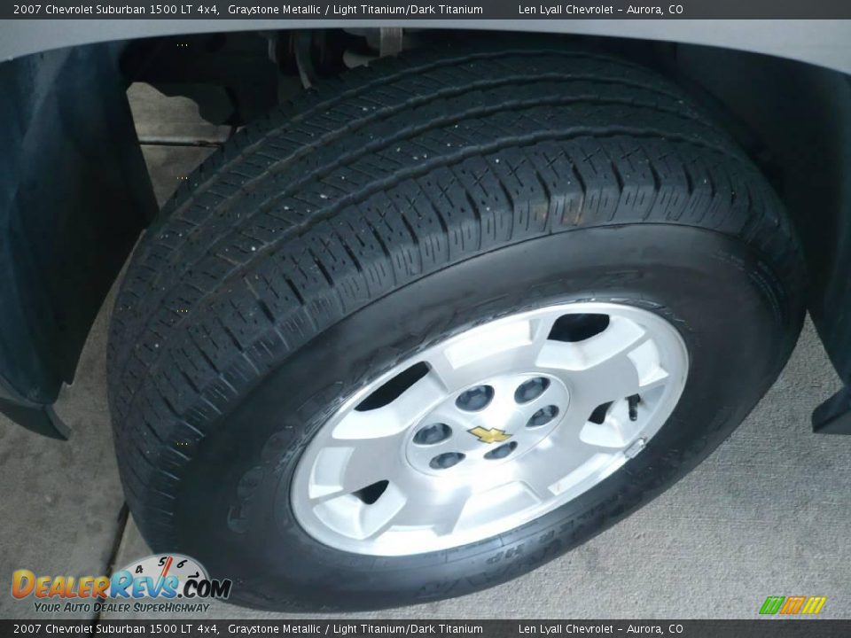 2007 Chevrolet Suburban 1500 LT 4x4 Graystone Metallic / Light Titanium/Dark Titanium Photo #26