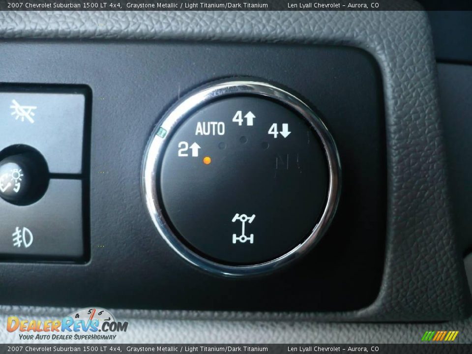 2007 Chevrolet Suburban 1500 LT 4x4 Graystone Metallic / Light Titanium/Dark Titanium Photo #28