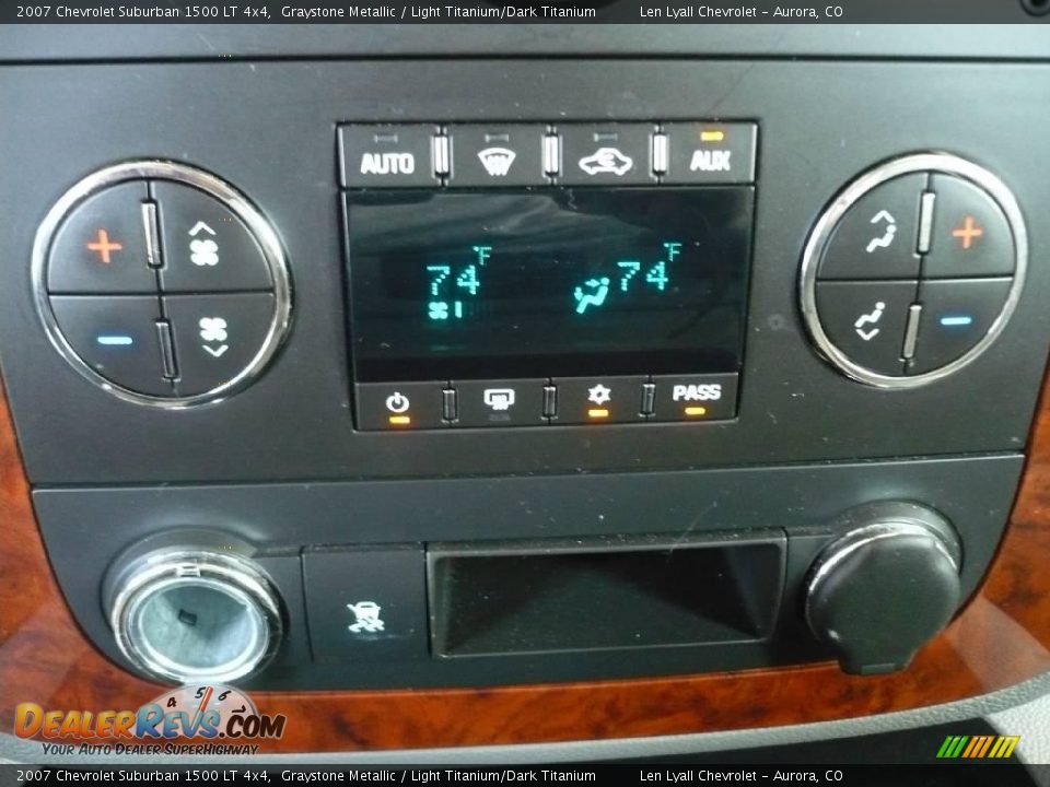 2007 Chevrolet Suburban 1500 LT 4x4 Graystone Metallic / Light Titanium/Dark Titanium Photo #34