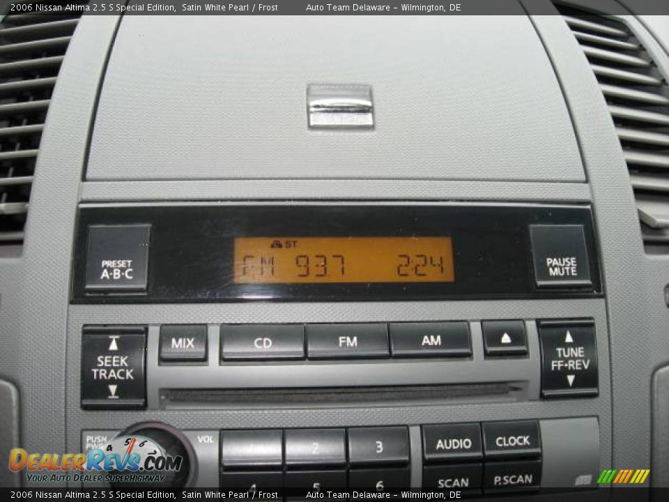2006 Nissan Altima 2.5 S Special Edition Satin White Pearl / Frost Photo #20