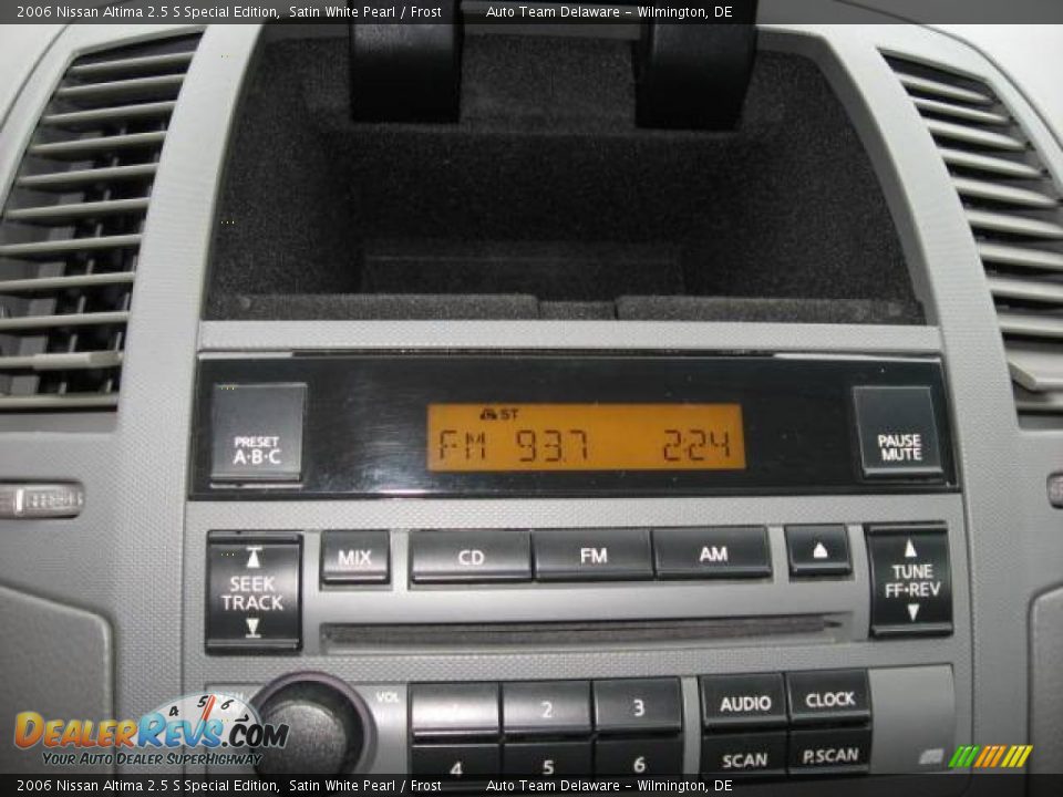 2006 Nissan Altima 2.5 S Special Edition Satin White Pearl / Frost Photo #21