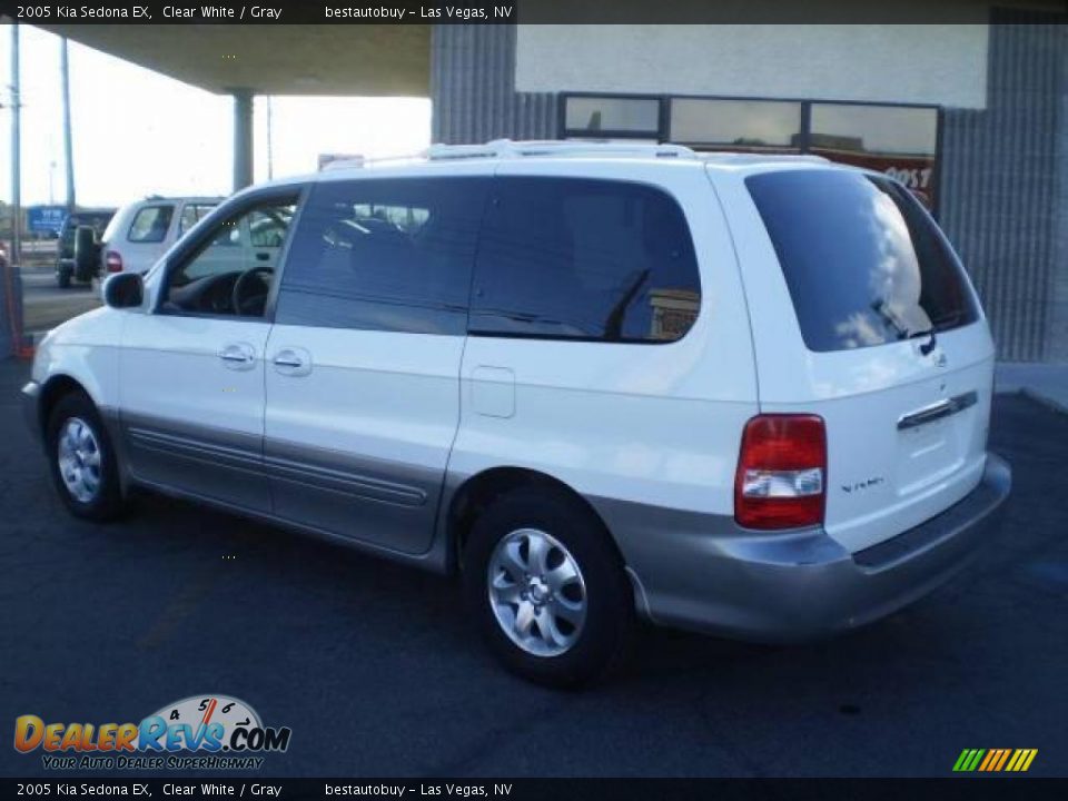2005 Kia Sedona EX Clear White / Gray Photo #3