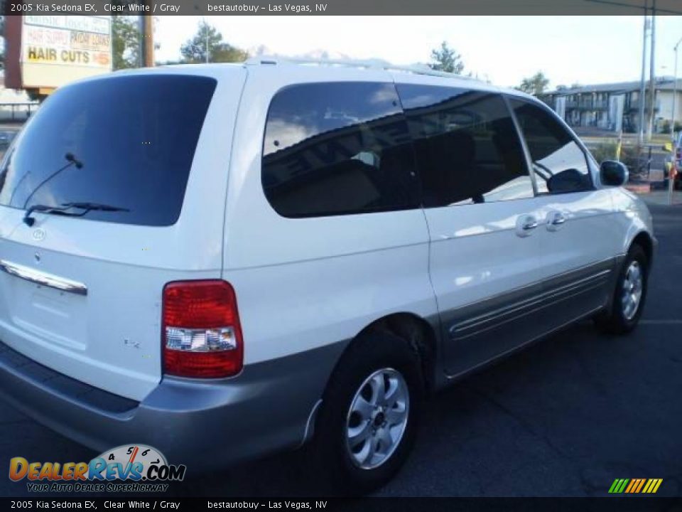 2005 Kia Sedona EX Clear White / Gray Photo #7